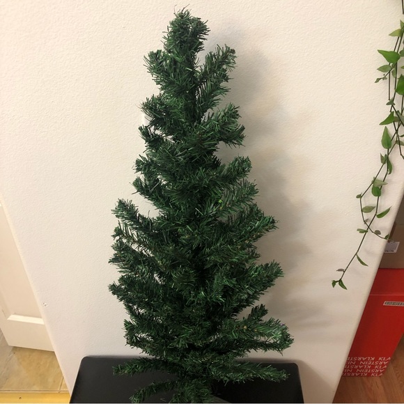 New 3 1/2 ft Christmas tree green color - Picture 4 of 5